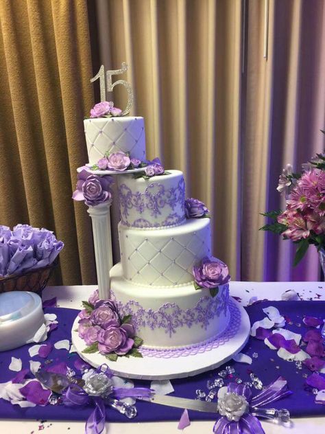 Quinceañera Cake design. Lilac/white and silver theme. Purple And Gold Quinceanera Cake, Lilac Colored Cake, Purple Quinceanera Cake Ideas, Lilac 15 Cake, Purple And Gold Quince Cake, Purple Quince Cake Ideas, Purple Quinceañera Cake, Quinceanera Lilac Theme, Lilac Sweet 16 Cake