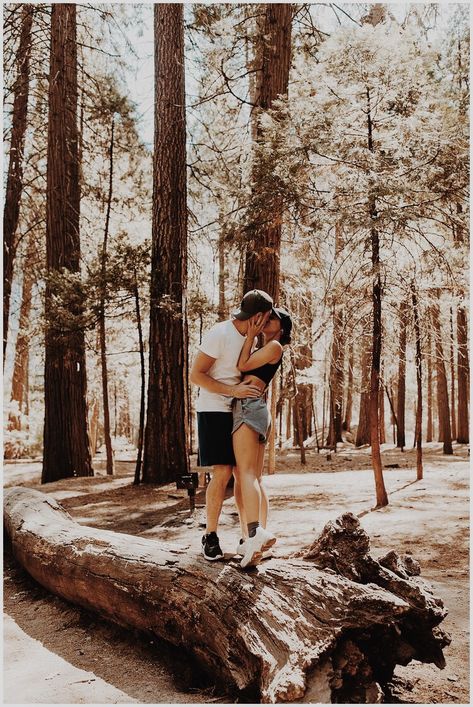 Hiking Picture Ideas, Hiking Couple, Hiking Photos, Womens Hiking, Wolf Photography, Hiking Pictures, Adventure Couple, Cute Couples Photos, Photo Couple