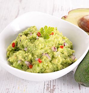 snack recipe avocado guacamole Guacamole Dip Recipes, Avocado Guacamole, Pesto Dip, Guacamole Recipe Easy, Guacamole Dip, Fresh Guacamole, How To Make Guacamole, Easy Guacamole, Veggie Dip