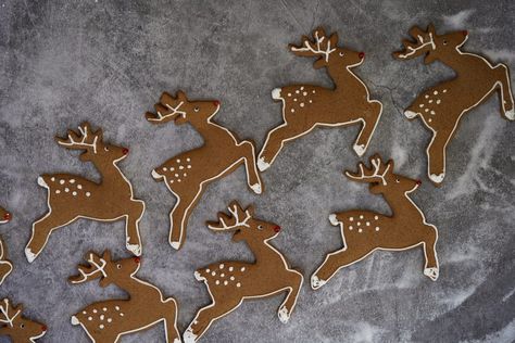 Gingerbread Cookies Gingerbread Reindeer, Christmas Cutout Cookies, Chocolate Crinkle, Reindeer Cookies, Christmas Gingerbread Cookies, Ginger Bread Cookies Recipe, Chocolate Crinkle Cookies, Cookies For Santa, Chocolate Crinkles