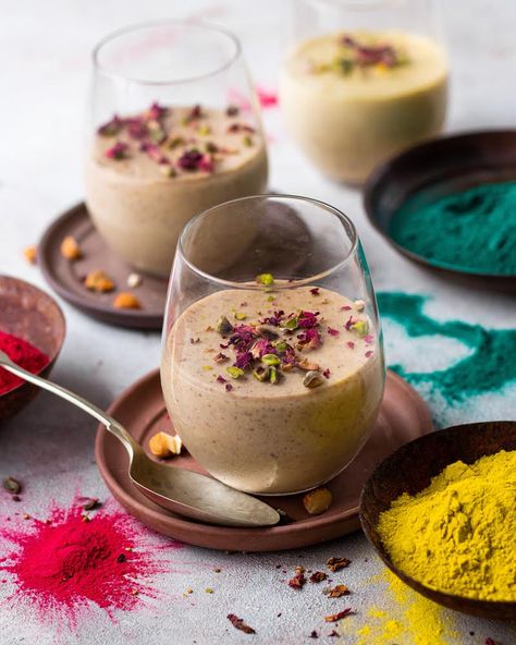 Yes, you’re reading it right. We just made a beautiful Thandai Panacotta to welcome Holi with a delicious blast. Thandai is such a splendid drink. And this thandai pannacotta is even better. If you want to celebrate Holi in the classiest manner possible, this Thandai pannacotta is the way to go! Apart from making the... Thandai Desserts, Holi Food, Holi Shoot, Turkish Food Traditional, Holi Sweets, Bake With Shivesh, Fusion Desserts, Holi Recipes, Easy Indian Dessert