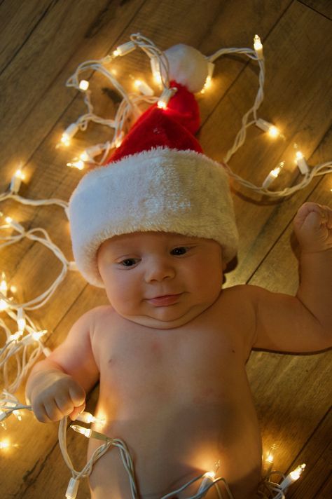 baby boy Christmas pictures photo shoot Diy Christmas Photos, Baby Boy Christmas Pictures, Diy Newborn Pictures, Baby Pics Ideas, Christmas Pic Ideas, Diy Christmas Photo, Boys Crafts, Christmas Pic, Holidays 2023