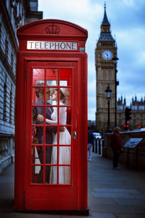 Telephone Booth Couple Photography, Red Phone Booth Photoshoot, Telephone Box Photoshoot, Pre Wedding Photoshoot London, Telephone Booth Photoshoot, London Wedding Theme, Proposal Shoot, London Telephone Booth, London Phone Booth