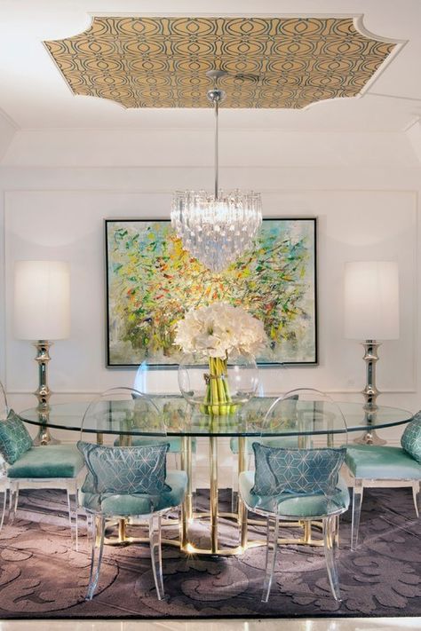 How to Modernize Hollywood Regency and Art Deco Style - Blowing Away Out West Hollywood Regency Living Room, Regency Living Room, Hollywood Regency Bedroom, Hollywood Regency Dining Room, Hollywood Regency Interior, Dining Room Trends, Bohemian Dining Room, Eclectic Dining Room, Glass Dining Room Table