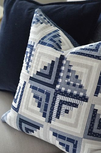 Log Cabin Pillow Pattern, Log Cabin Patchwork Quilt, Quilted Cushion Covers, Quilted Cushions, Log Cabin Patchwork, Camille Roskelley, Cabin Pillows, Colchas Quilting, Quilted Pillows