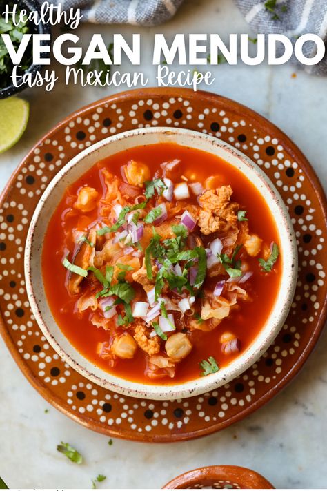 Vegan Menudo, Menudo Soup, Different Kinds Of Mushrooms, Kinds Of Mushrooms, Menudo Recipe, Easy Vegan Soup, Vegan Chili Recipe, Cheap Vegan Meals, Healthy Vegan Dinner Recipes