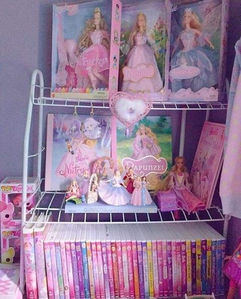 Barbie Dvd, I Follow Back, 2000s Aesthetic, Follow Back, Aesthetic Y2k, Pretty Art, Barbie Dolls, Art Photography, Dolls