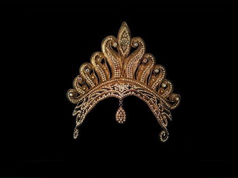 Indian Crown Design, Indonesian Headpiece, Indian Crown, Napoleon Painting, Glass Crown, Editing Material, Fantasy Crown, Flower Jewelry Designs, Crown Aesthetic