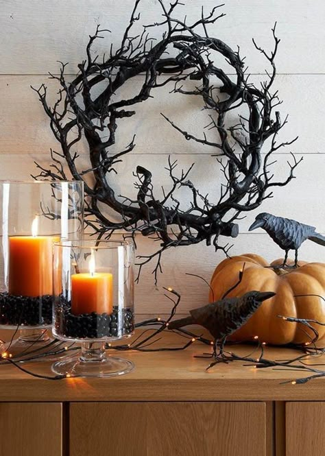 a black wreath of gnarled branches set above orange candles and a pumpkin staged with crow statues Classy Halloween Party, Diy Halloween Dekoration, Fun Diy Halloween Decorations, Dekorasi Halloween, Halloween Decor Diy, Classy Halloween Decor, Classy Halloween, Halloween Fest, Casa Halloween