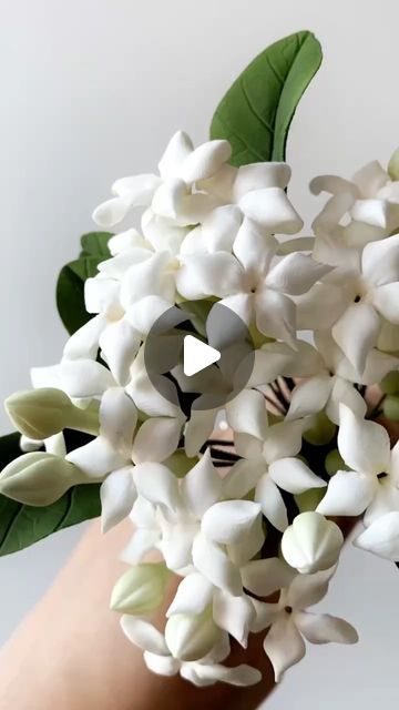 Gum Paste Flowers Tutorials, Sugar Flower Wedding Cake, Fondant Flower Tutorial, Wafer Paper Flowers, Luxury Wedding Cake, Handmade Flowers Fabric, Gum Paste Flowers, Fondant Tutorial, Fondant Flowers