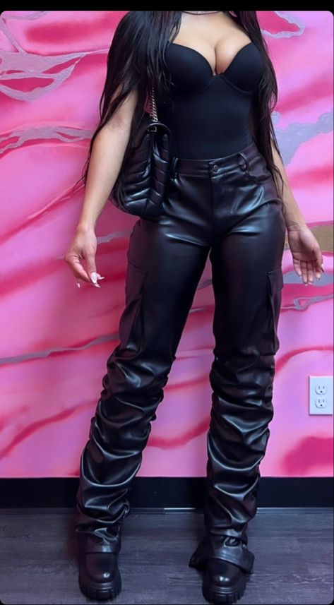 Leather Pants With Bodysuit Outfit, Black Corset With Leather Pants, Corset Top Birthday Outfit, Leather Pants And Corset Outfit, Corset With Leather Pants, Corset And Leather Pants Outfit, Corset And Leather Pants, Party Outfits Black Women, December Fits