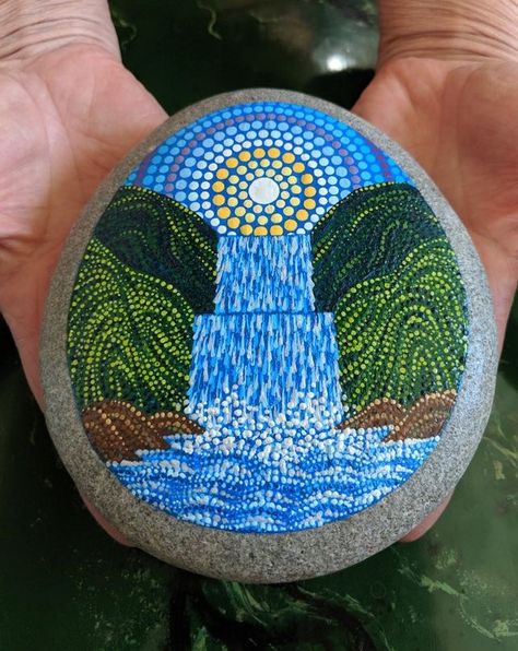 Outdoor Gifts For Men, Rock Landscape, Mandala Painted Rocks, Mandala Rock Art, Stone Art Painting, Mandala Art Lesson, Painted Rocks Diy, Outdoor Gifts, Rock Painting Ideas Easy