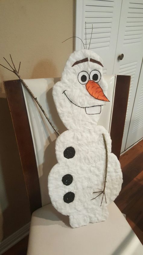 Diy Stockings, Diy Olaf Decoration, Desk Decorations, Olaf Diy, Christmas Cubicle Decorations, Olaf Snowman, Christmas Classroom Door, Cotton Art, December Crafts