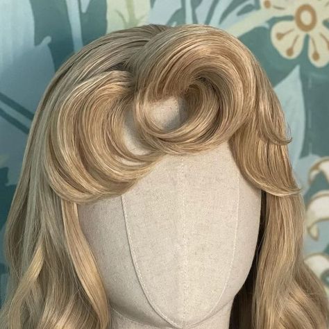 Aurora Sleeping Beauty Hairstyle, Aurora Sleeping Beauty Hair, Aurora Hairstyle Sleeping Beauty, Aurora Hair Sleeping Beauty, Aurora Hairstyle, Sleeping Beauty Hair, Oc Hairstyles, Sleeping Beauty Cosplay, Aurora Cosplay