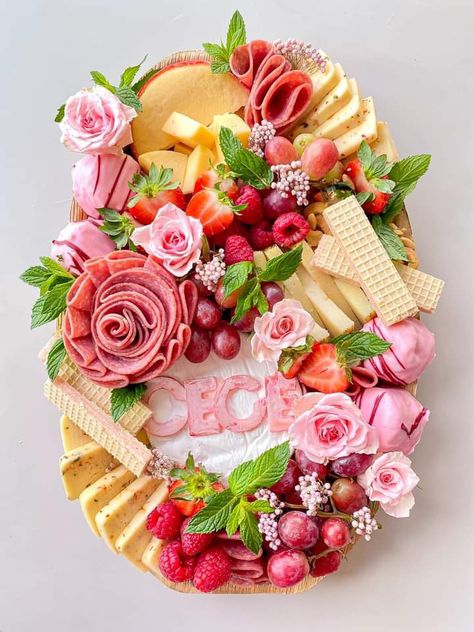 Barbie Cheese Board, Pink And White Charcuterie Board, Princess Party Charcuterie Board, Barbie Charcuterie Board Ideas, Barbie Brunch Food, Pink Cheese Board, Hello Kitty Charcuterie Board, Charcuterie Board Ideas Baby Shower Girl, Girly Charcuterie Board