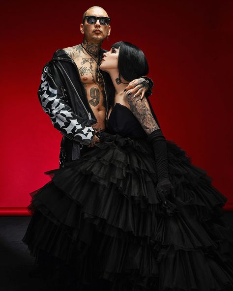 Get A Load Of Kat Von D’s Gorgeous Glam Goth Wedding – if it's hip, it's here Kat Von D Wedding, Makeup Stories, Kat Von D Style, Dyed Hair Ombre, Kat Von D Tattoos, Couple Tattoo, Goth Wedding, Nikki Sixx, Hair Color Ideas For Brunettes