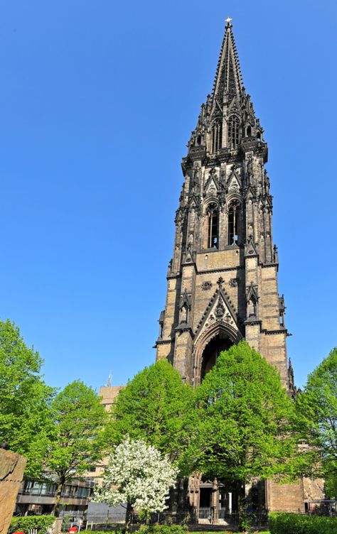 Structure of St. Nikolai Memorial Flak Tower, Trip To Germany, German City, Maritime Museum, Historical Landmarks, Hamburg Germany, Famous Landmarks, Iconic Landmarks, Town Hall