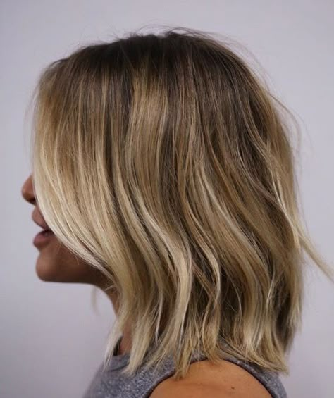 cut: side swept bang (less layers for me) Balayage Bangs Blonde, Half Lange Bob, Light Summer Hair Color Ideas, Short Dirty Blonde Hair, Bronde Bob, Dirty Blonde Hair, Side Swept, Blonde Hair Inspiration, Short Hair Balayage