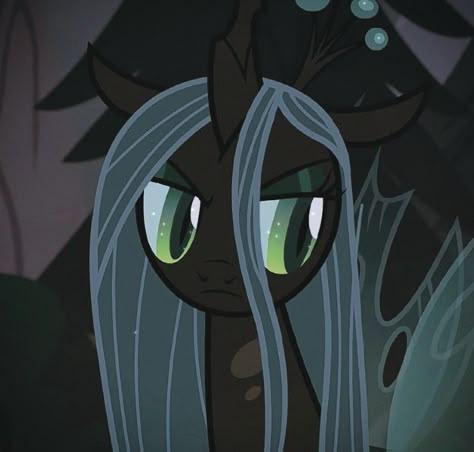 Mlp Queen Chrysalis Icon, Queen Crystal Mlp, Queen Chrysalis Pfp, My Little Pony Queen Chrysalis, Queen Chrysalis Fanart, Swamp Goth, Mlp Queen Chrysalis, Mlp Changeling, Chrysalis Mlp