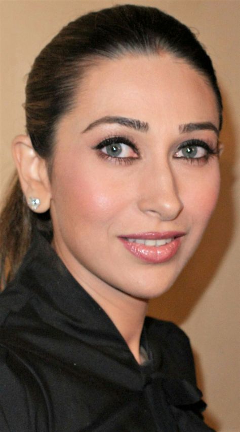 Kareena Kapoor Close Up Face, Karishma Kapoor Eyes, Adda Khan, Sara Tendulkar, Karina Kapoor, Kapoor Sisters, Karishma Kapoor, Women Friendship, Bollywood Cinema