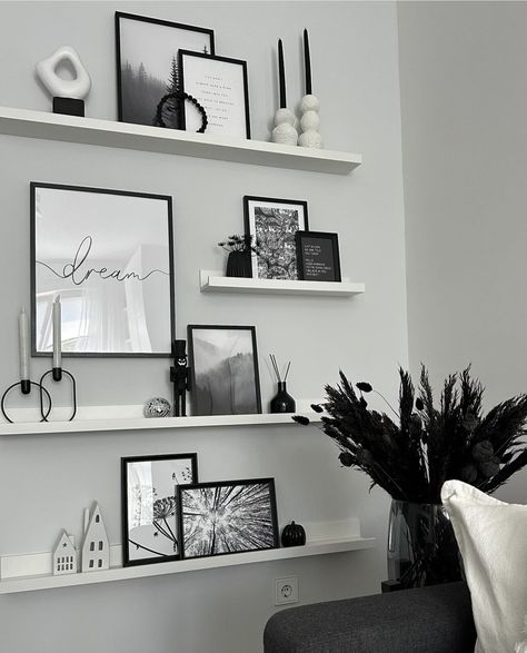 Black Picture Ledge Ideas, Black And Cream House Decor, Corner Wall Bedroom Ideas, White Bedroom Shelves, Trendy Shelf Decor, Neutral Home With Black Accents, Black And White Shelf Decor, Corner Decor Bedroom, Black Shelves Living Room