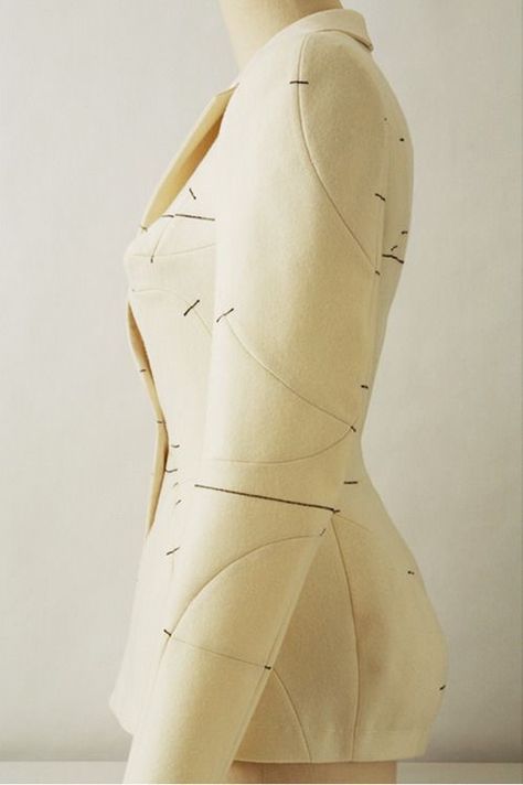 Draping Pattern, Garment Construction, Couture Sewing, Pattern Drafting, Sewing Techniques, Sewing Tips, Sewing Clothes, Fashion Sewing, Fashion Details