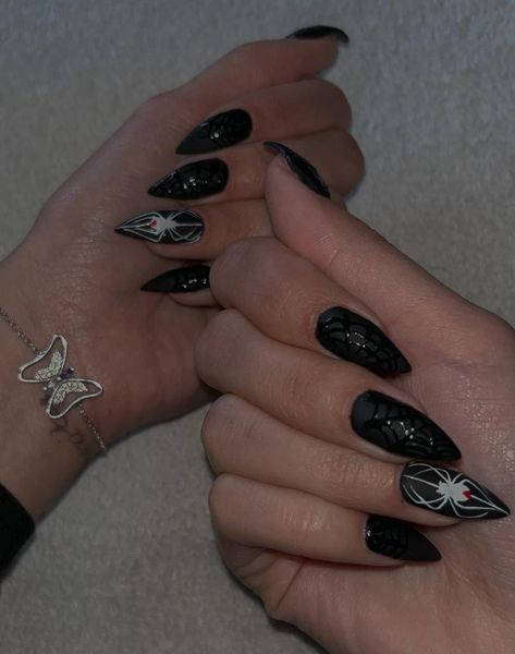 black widow inspired Black Nails Spider, Black Spider Nails, Nails Spider, Black Almond Nails, Spider Design, Black Spider, Black Nails, Black Aesthetic, Almond Nails