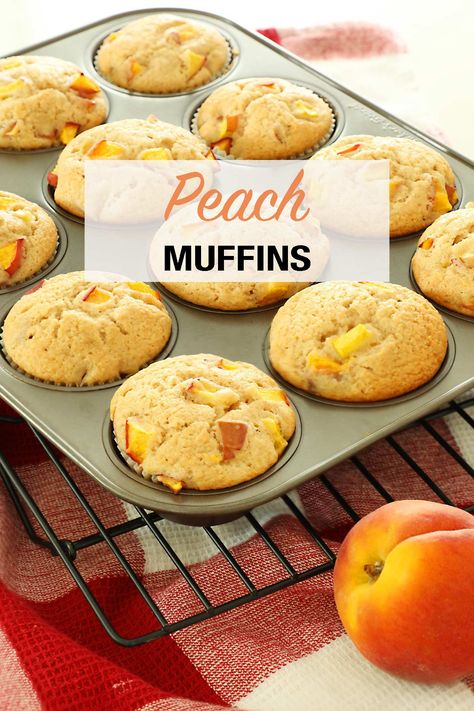 An easy recipe for peach muffins that is perfect for peach season. A simple yet flavorful on the go breakfast for Summer. Fresh Peach Muffins Easy, Fresh Peach Muffins Recipe, Peach Muffins Easy, Fresh Peach Muffins, Peach Muffin Recipes, Nutella Muffin, Muffins Blueberry, Fruit Muffins, Peach Muffins