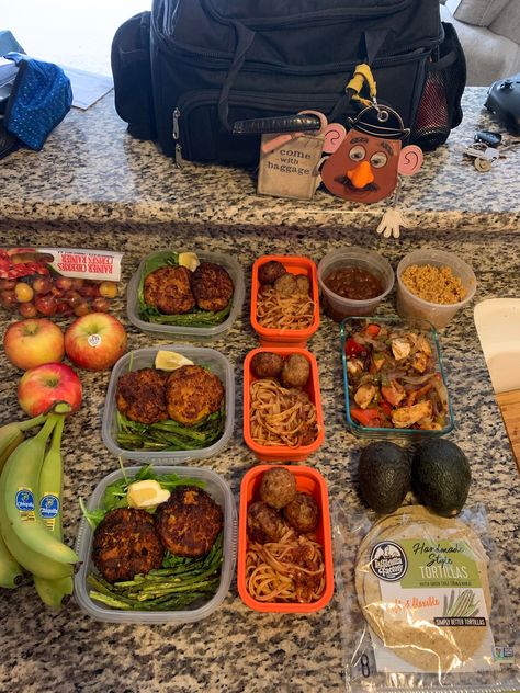 Pilot Travel Meals, Flight Attendant Lunch Ideas, Airplane Meal Prep, Airport Food Prep, Flight Attendant Food Prep, Flight Crew Meal Prep, Meal Prep Flight Attendant, Flight Attendant Meal Prep Ideas, Flight Attendant Meal Prep