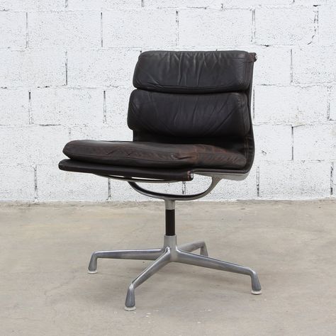 Listed on VNTG.com: EA 205 Brown Leather Soft Pad Eames office chair by Herman Miller, 1980s | #vntg #vintage Eames Chair Office, Eames Office Chair, Eames Office, Chair Office, Black Office Chair, Charles Eames, Ray Eames, Blue Vinyl, Office Desk Chair