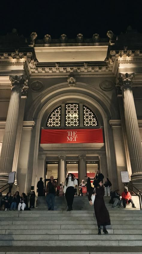 Steps Of The Met, The Met Aesthetic Museum, The Met New York, The Met Aesthetic, Living In New York City Aesthetic, Met Gala Aesthetic, Nyc Museums, The Met Nyc, New York Sightseeing