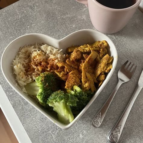 Rice Aesthetic, Rice With Broccoli, Rice With Chicken, Vegan Chicken, Clean Eating Recipes Lunch, Rice Bowls Recipes, Food Meals, Chicken Broccoli, Health Eating