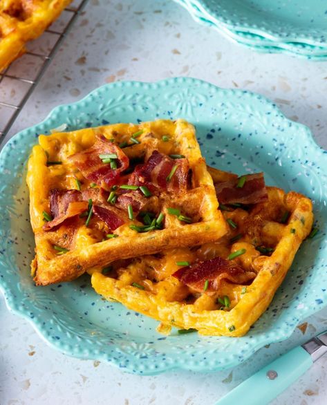 chaffles recipe Waffles And Chicken, Chaffles Recipe, Waffle Ideas, Cornbread Waffles, Chaffle Recipe, Cheese Waffles, Powder Milk, Crispy Cheese, Pumpkin Waffles