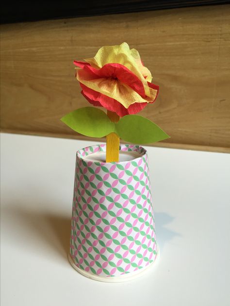 Paper Flower Pot, Flower With Paper, Tissue Flowers, Mothers Day Crafts, Paper Cup, Summer Camp, Flower Pot, Toilet Paper, Paper Craft