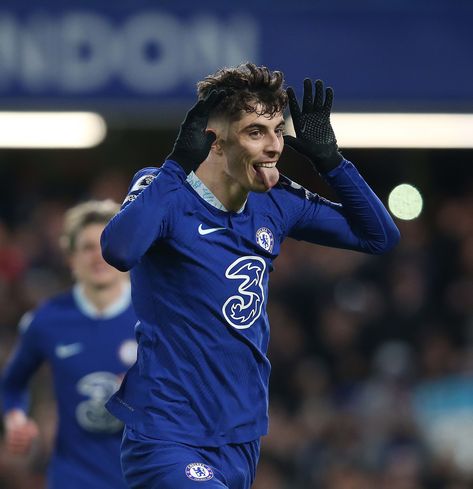 KAI HAVERTZ left Chelsea boss Graham Potter disillusioned along with his objective celebration, after slotting a penalty previous Jordan Pickford. The German ahead, 23, was noticed mocking the England keeper after cooly scoring from 12-yards. 2 Kai Havertz determined to tease Everton keeper Jordan PickfordCredit score: Dan Weir / MatchDay Photographs Restricted 2 Havertz coolly […] The post Watch Havertz cruelly mock Everton keeper Pickford after scoring pen in 2-2 draw first appeared on F Kai Havertz Aesthetic, Havertz Chelsea, Jordan Pickford, Graham Potter, Football Celebrations, Football Players Photos, Soccer Teams, Kai Havertz, Stamford Bridge