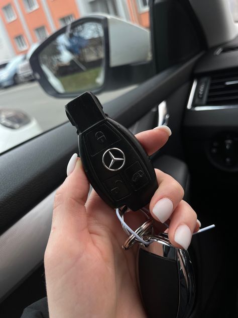 Mercedes Benz Keys Aesthetic, Mercedes Keys Aesthetic, Mercedes Key, Old Mercedes, Lux Life, New Photo Download, Money Aesthetic, Beach Wallpaper, Instagram Photo Inspiration