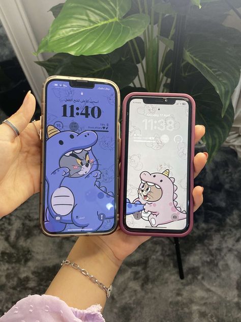 Cute Couple Matching Wallpaper Aesthetic, Couples Lockscreen, Couple Matching Wallpaper, Matching Wallpaper Aesthetic, Wallpapers Hello Kitty, Couple Matching Wallpaper Aesthetic, Lockscreen Couple, Cute Couple Matching, Iphone Store