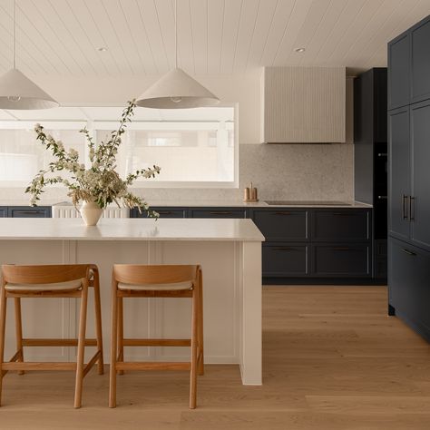 KITCHEN DETAILS….. A gorgeous palette of creamy white, deep ocean blue and warm oak timber in our Sunshine Beach kitchen 🤍 Texture woven through the design in the textured pendants, rangehood tiles, joinery profile, ribbed fireclay sink & vj ceiling cladding 😍 Interior Design & Styling: @katecooperinteriors Flowering: @asterandwilde Builder: @goldleafconstructions Photography: @alynemedia Vj Ceiling, Kitchen Texture, Ceiling Cladding, Sunshine Beach, Beach Kitchen, Beach Kitchens, Fireclay Sink, Kitchen Details, Deep Ocean