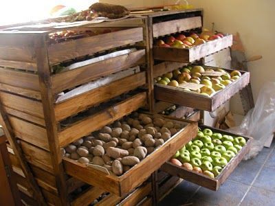 Root Cellar Storage, Preppers Food Storage, Food Dryer, Prepper Food, Storing Vegetables, Root Cellar, Fruit And Vegetable Storage, Vegetable Storage, Cold Room