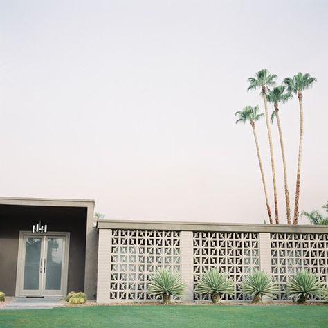 Sightseeing palms Desert House Exterior, Spring Architecture, Breeze Block Wall, Desert House, Diy Lego, Breeze Blocks, Palm Springs Style, Jose Villa, Custom Blinds