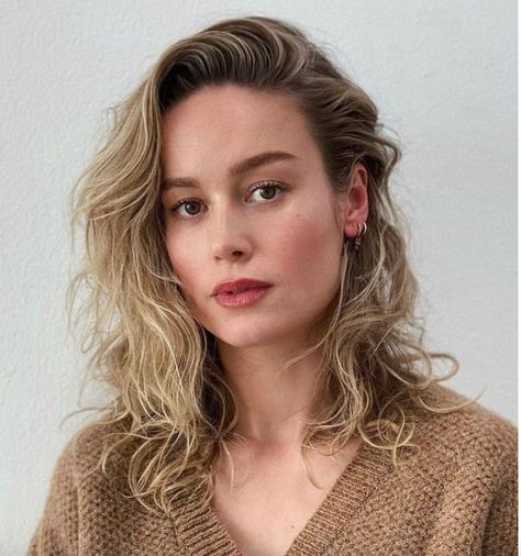 Hot Haircuts, Midlength Haircuts, Brie Larson, Marvel Women, Trending Haircuts, Winter Hairstyles, Grow Out, Brie, Celebrities Female