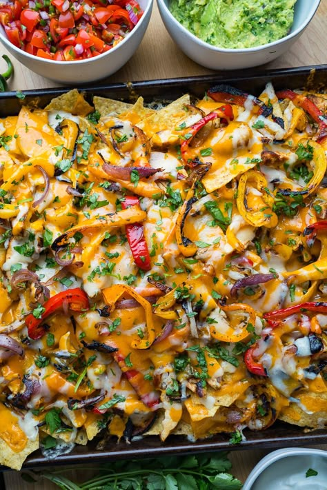 Fajita Nachos Recipe, Chicken Fajita Nachos, Fajita Nachos, Easy Chicken Fajitas, Nachos Recipe Easy, Chicken Taco Seasoning, Pan Chicken Fajitas, Sheet Pan Chicken, Pan Recipe