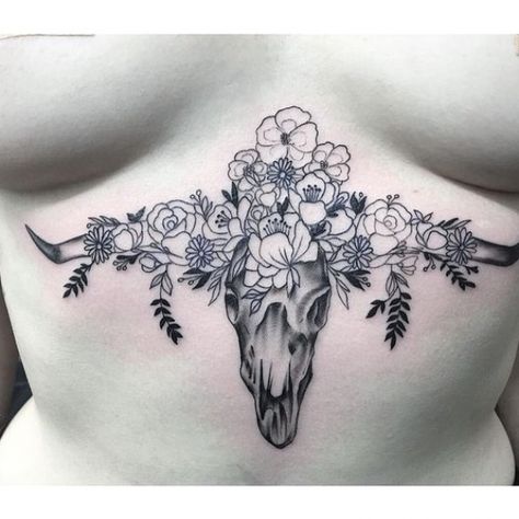 Sexy Underboob Tattoo Ideas - 54 Under Breast Tattoos 2017 #womentattoos #tattooideas Western Underboob Tattoo, Western Sternum Tattoo, Tattoo Ideas Underboob, Under Bust Tattoo, Sternum Tats, Under Breast Tattoos, Underboob Tattoo Ideas, Underbust Tattoo, Tattoos Underboob