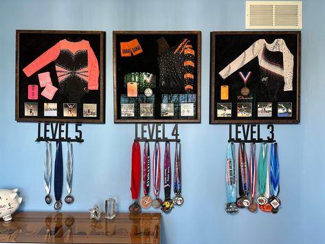 Cheer Wall Ideas, Cheer Bedroom Ideas, Cheerleading Bedroom, Cheer Room Decor, Cheer Room, Gymnastics Room Decor, Cheer Wall, Gymnastics Decor, Sport Display