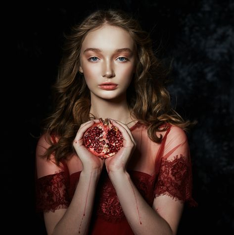 Persephone Makeup, Persephone Greek Mythology, Pomegranate How To Eat, Blonde With Blue Eyes, Spring Portraits, Pomegranate Fruit, Big Blue Eyes, Hand Photo, Women Bride