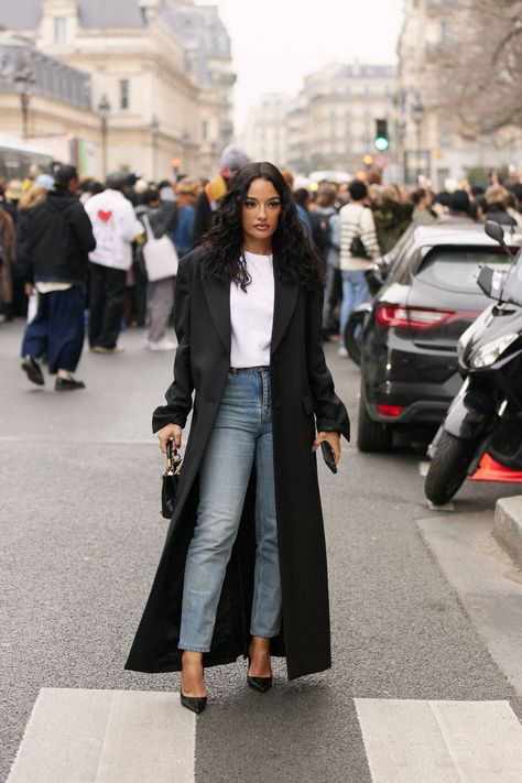 Couture Street Style, Paris Street Style Spring, Zara Suits, Paris Couture, Tailored Coat, Maxi Coat, Couture Week, Street Style Winter, Style Looks