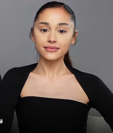 Ariana Grande Natural, Ariana Grande Face, Ariana Grande Makeup, Twin Flame Art, Face Structure, R E M Beauty, Ariana Grande Cute, Ariana Grande Style, Face Icon