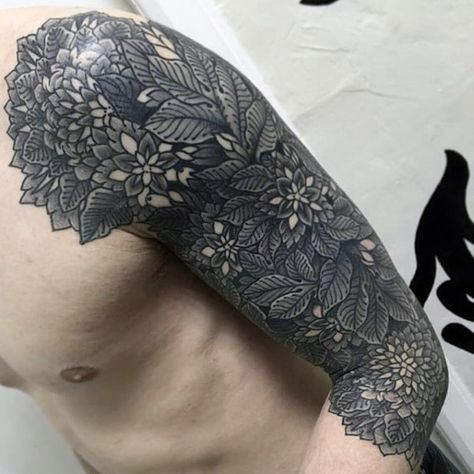 Tattoos Of Leaves And Vines For Men Half Sleeve Black Sleeve Tattoo, Full Sleeves Design, Full Sleeve Tattoo Design, Omerta Tattoo, Tattoo Inspiration Men, Warrior Tattoos, Back Of Shoulder Tattoo, Hawaiian Tattoo, Flower Tattoo Sleeve