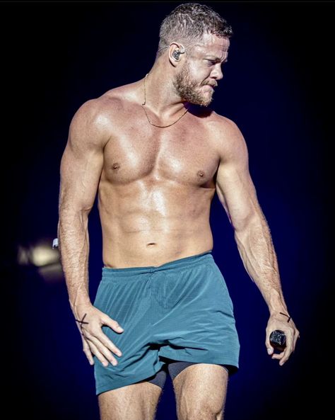 Dan Reynolds Dee Reynolds, Lisa Christmas, Imagine Dragons Fans, Save The Last Dance, Dan Reynolds, Smooth Operator, Man Candy, Attractive Guys, Ryan Reynolds