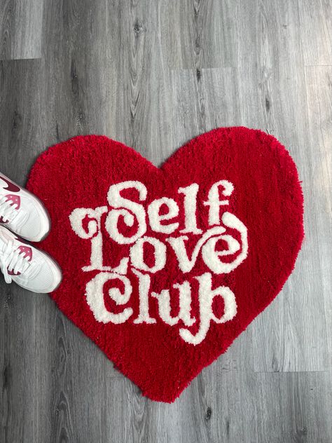 Rugs With Words, Self Love Club Rug, Rug Turfing Ideas, Baddie Rugs, Simple Tufted Rug, Rug Tufting Aesthetic, Small Rugs In Bedroom Aesthetic, Girly Rug, Rug Tufting Design